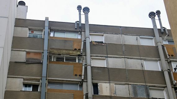 La retirada de l'amiant a Badia del Vallès, a tocar